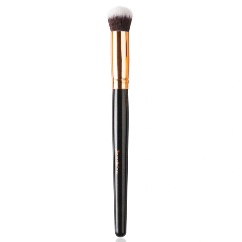 Nascita Professional Round Concealer Brush 136